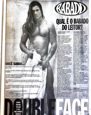 Na décima sexta página da 11ª edição do Babado, publicada em 1997, é possível achar um homem nu sarado de cabelos longos segurando uma toalha branca na frente de suas partes íntimas ao fundo da coluna Qual É o Babado do Leitor?. No fim da página, há um anúncio de boate.